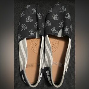 Raiders slip on shoes.